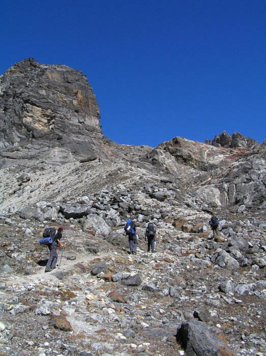 Climbing to the Cho La pass (5420m) from the eastern side