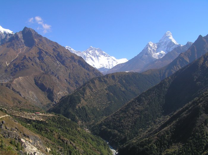 View back up the Khumbu to Ama Dablam