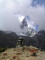 Chorten en route to Thuklha