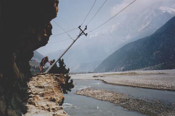 On the trail to Larjung