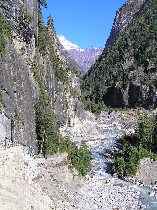 The start of the Naar Khola valley