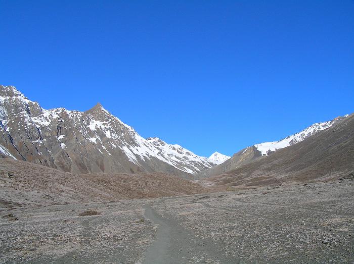 Start of trek to Kang La