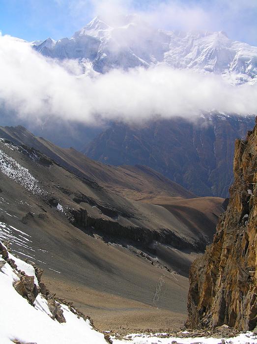 First view over Kang La into the Marsyangdi valley with Annapurna II above