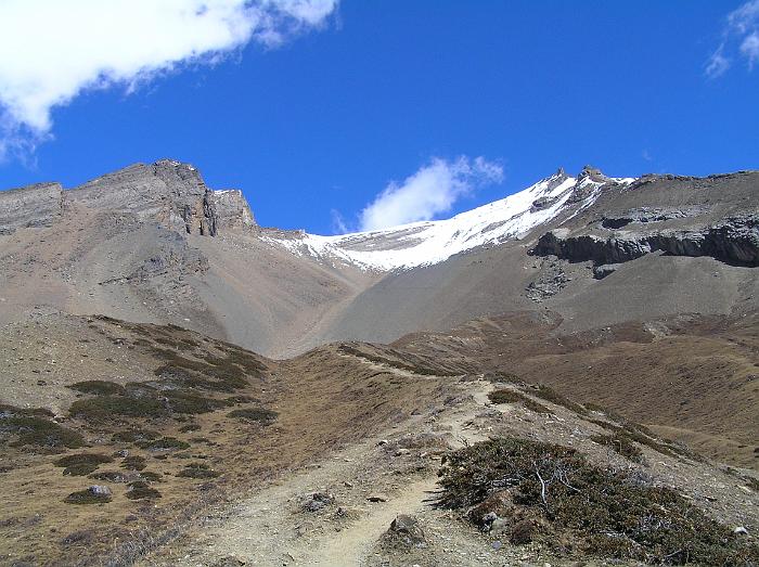 Looking back towards the Kang La on Ngawal trail