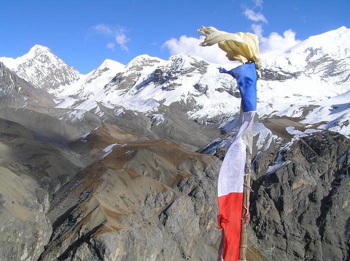 View east on the ascent to Thorung High Camp